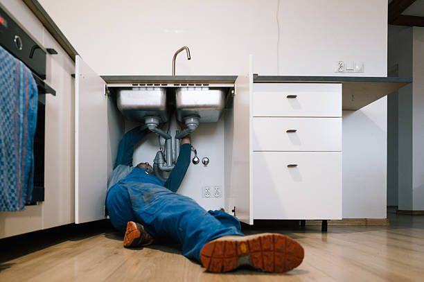 Professional Leak Detection technician working in Petersburg, IN